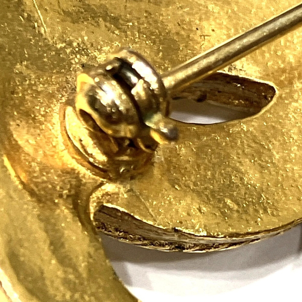CHANEL Gold Logo Brooch - Picture 5 of 9